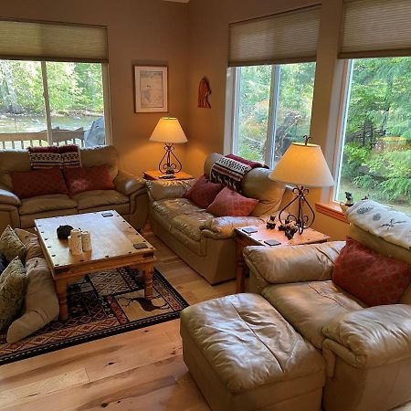 Cozy Riverfront Retreat Leavenworth Eksteriør billede