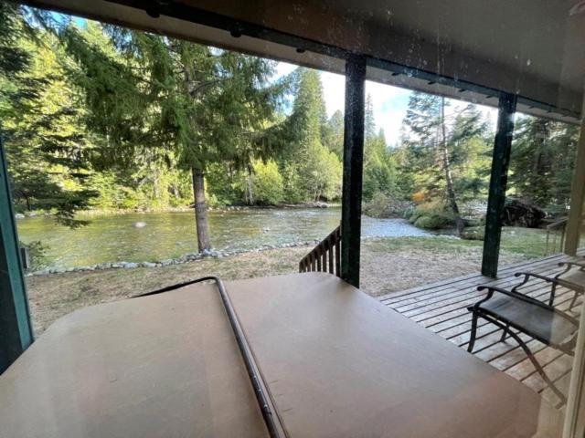 Cozy Riverfront Retreat Leavenworth Eksteriør billede